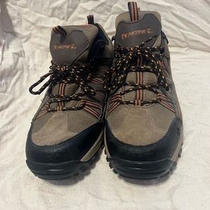 Bearpaw hiking boots size 12 great condition